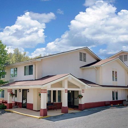 Super 8 By Wyndham Newburgh/West Point Stewart Intl Airport Motel Dış mekan fotoğraf