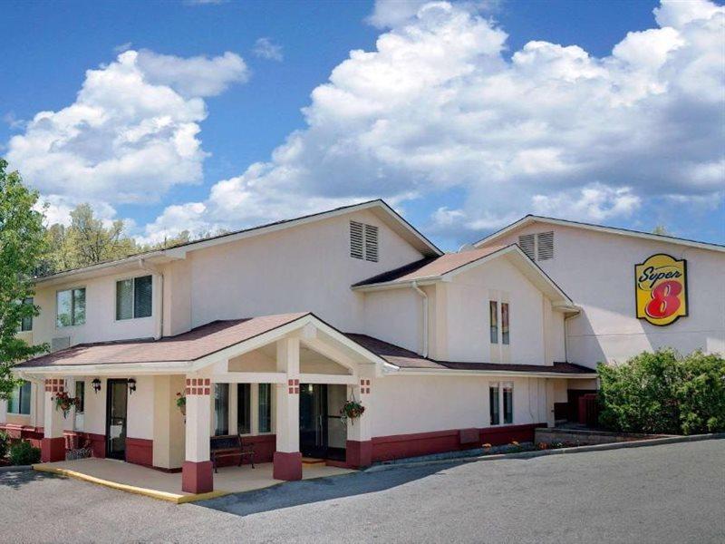 Super 8 By Wyndham Newburgh/West Point Stewart Intl Airport Motel Dış mekan fotoğraf