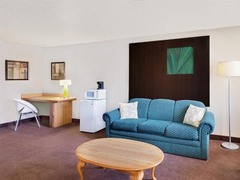 Super 8 By Wyndham Newburgh/West Point Stewart Intl Airport Motel Dış mekan fotoğraf