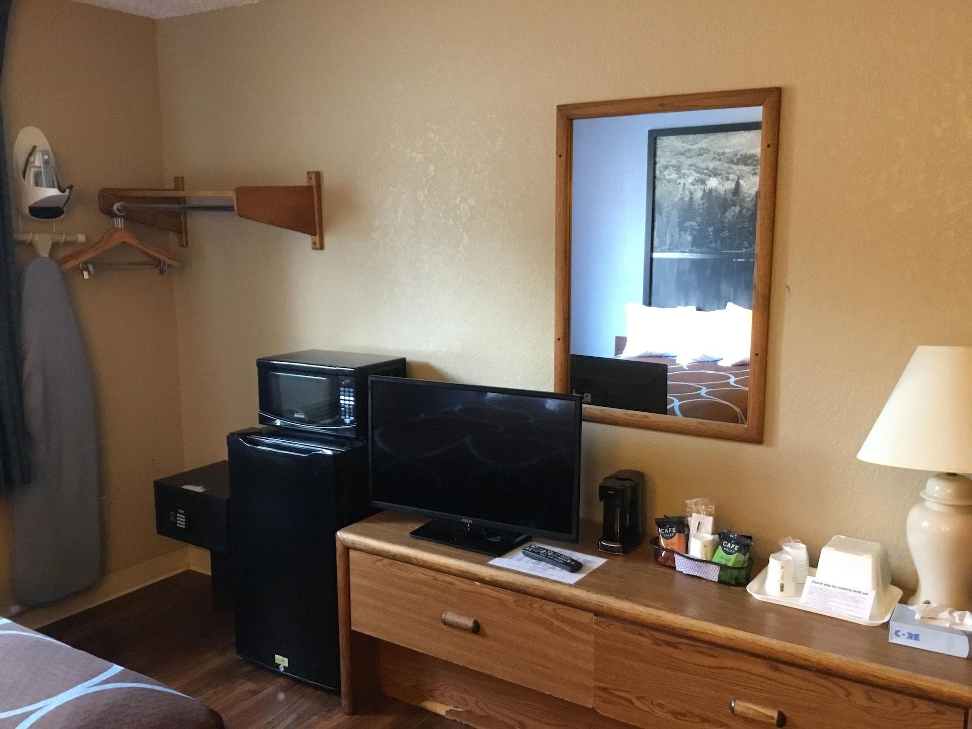 Super 8 By Wyndham Newburgh/West Point Stewart Intl Airport Motel Dış mekan fotoğraf