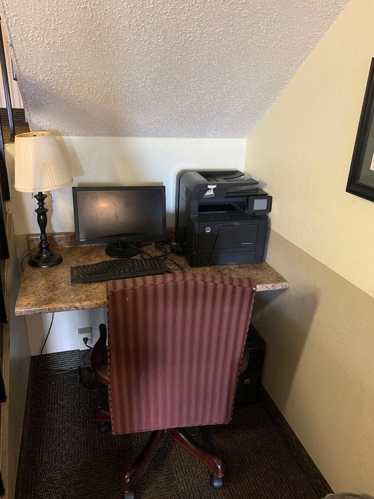 Super 8 By Wyndham Newburgh/West Point Stewart Intl Airport Motel Dış mekan fotoğraf