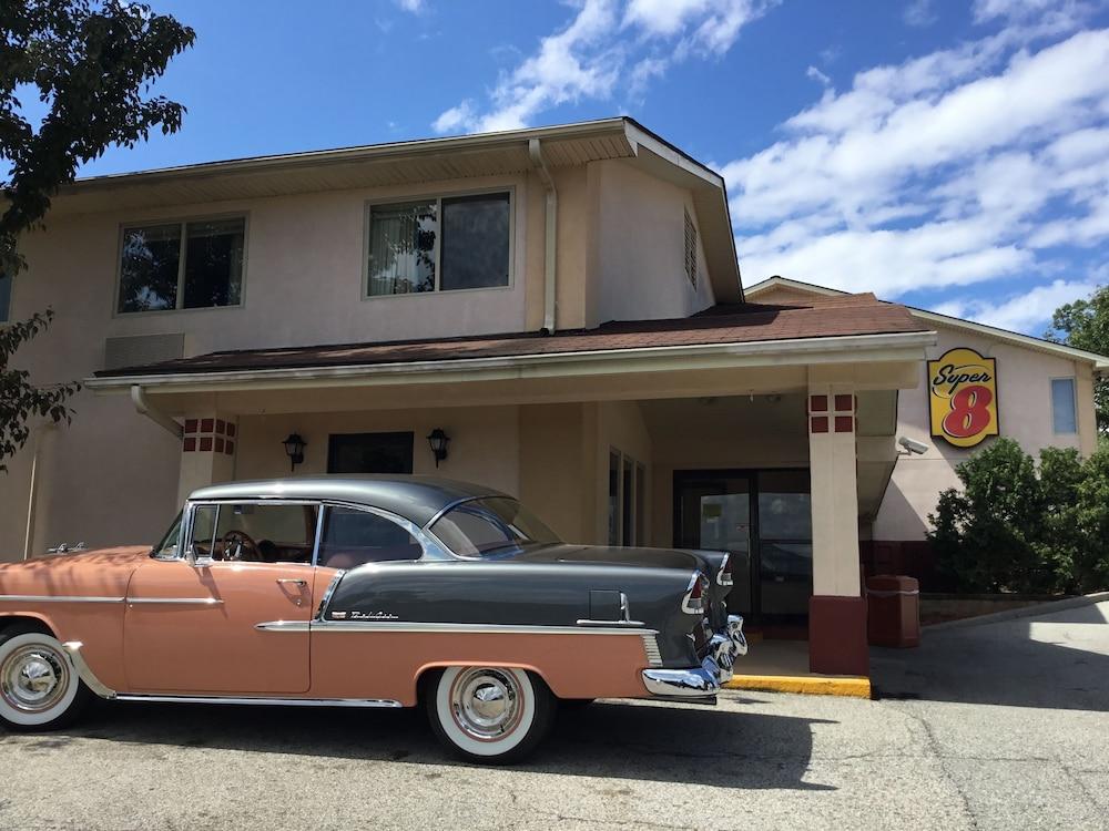 Super 8 By Wyndham Newburgh/West Point Stewart Intl Airport Motel Dış mekan fotoğraf