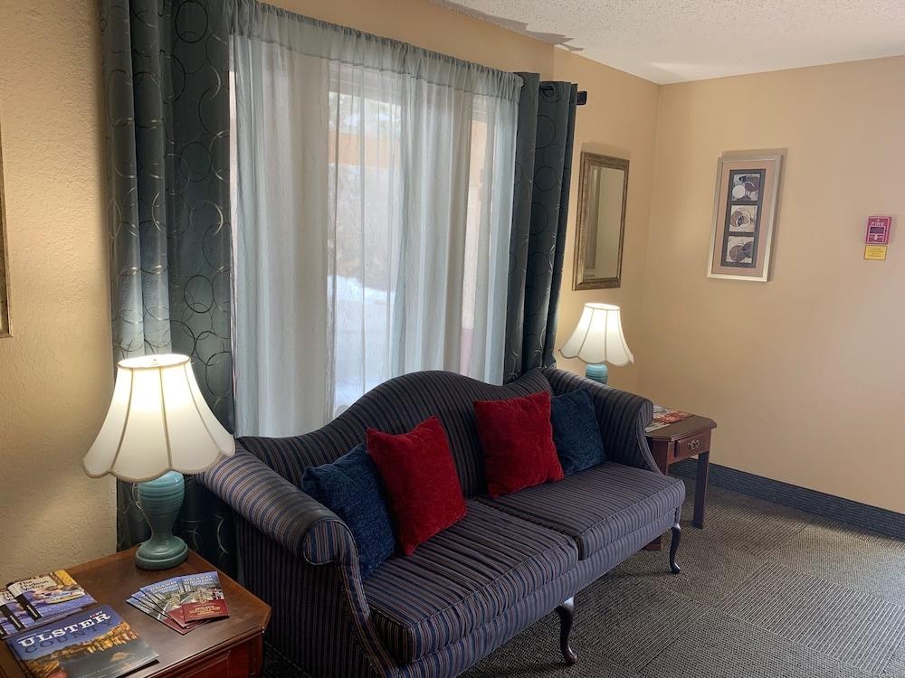 Super 8 By Wyndham Newburgh/West Point Stewart Intl Airport Motel Dış mekan fotoğraf