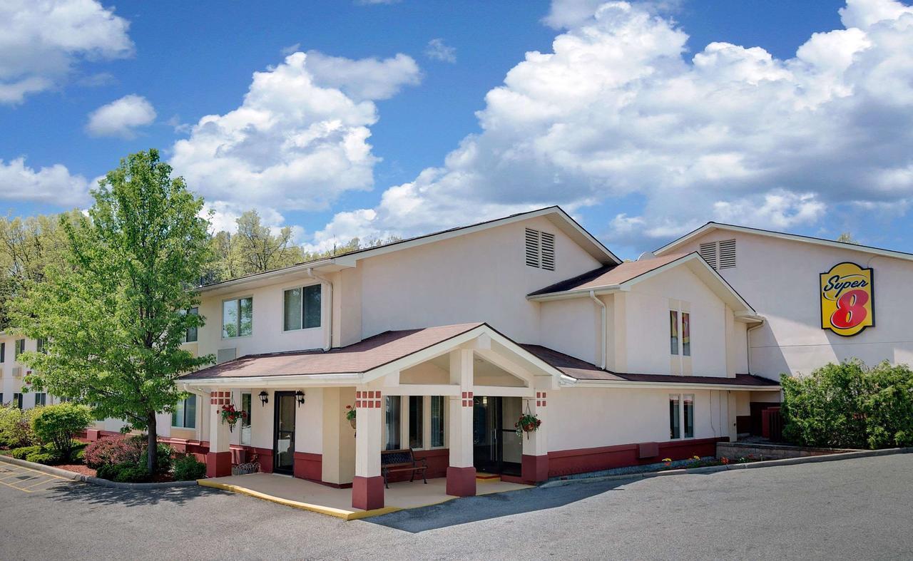 Super 8 By Wyndham Newburgh/West Point Stewart Intl Airport Motel Dış mekan fotoğraf