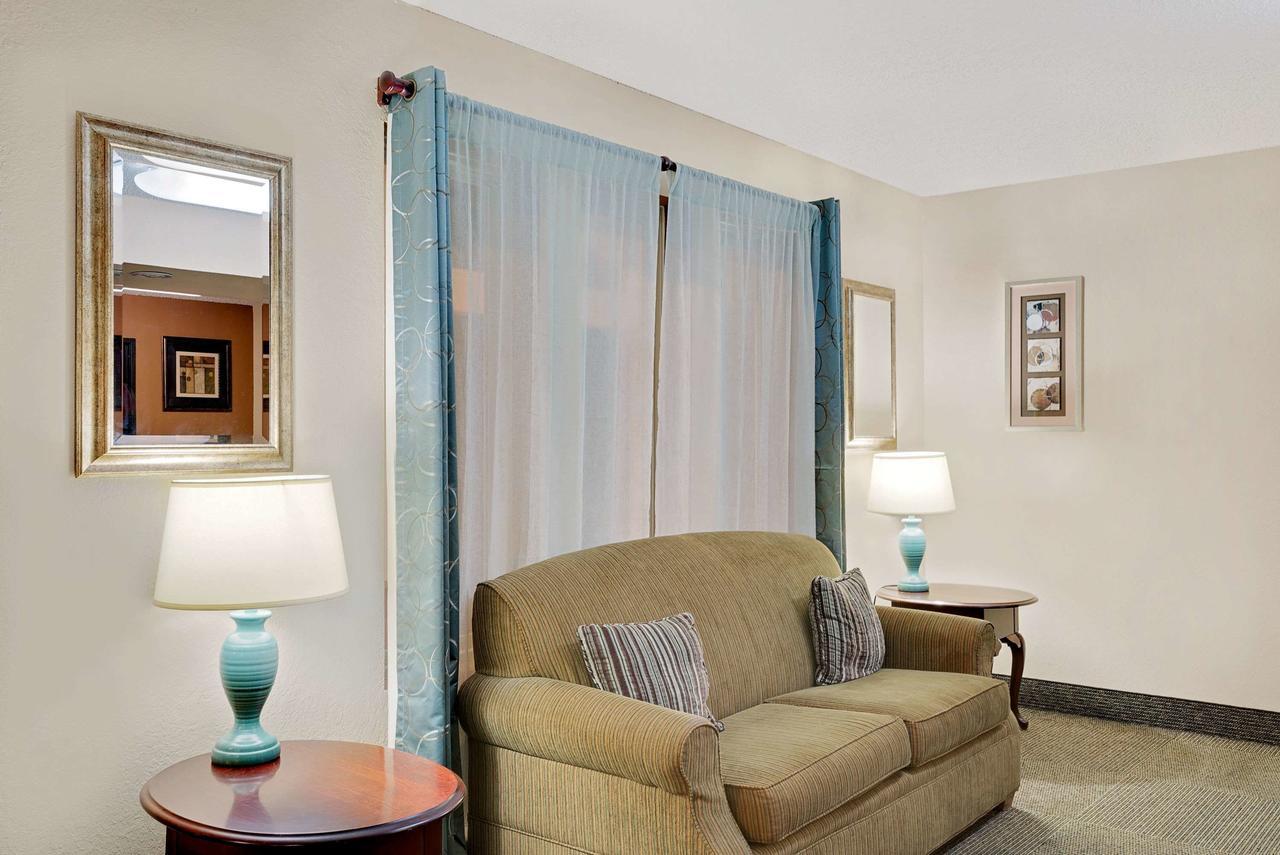 Super 8 By Wyndham Newburgh/West Point Stewart Intl Airport Motel Dış mekan fotoğraf